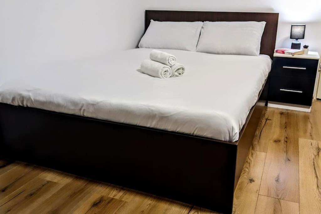 Cosy One Bedroom Flat With Free Parking & Wifi Cluj-Napoca Exterior photo